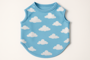 T-shirt bleu ciel avec nuages